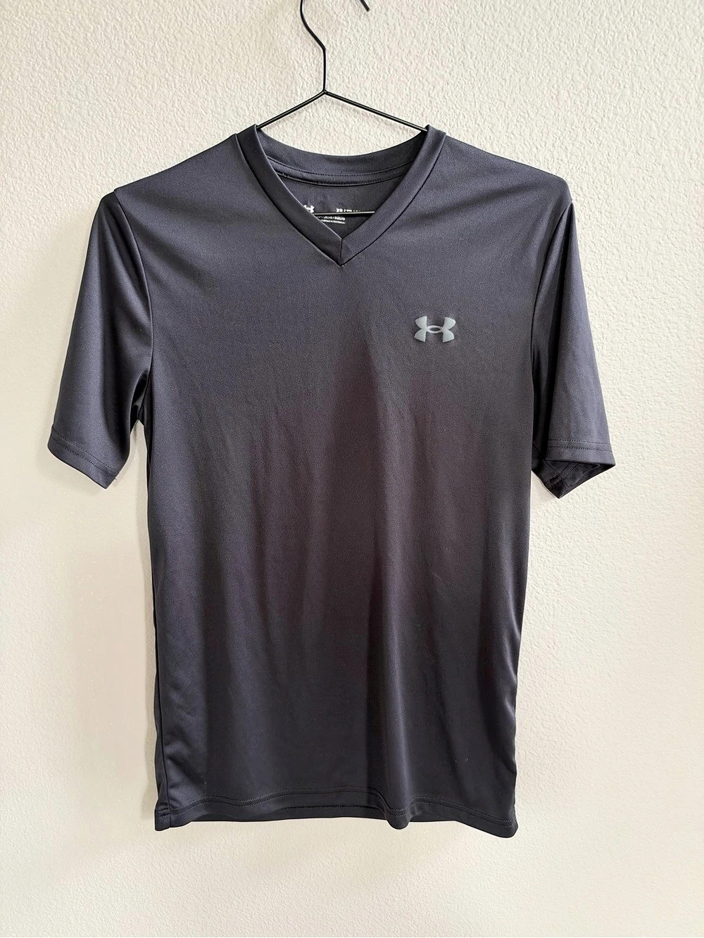 Under Armour V-Neck Tee Gray XS Like New